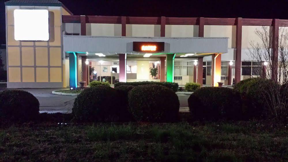 Super 8 By Wyndham Goldsboro Motel Exterior foto
