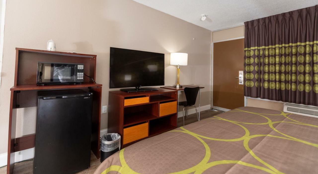 Super 8 By Wyndham Goldsboro Motel Exterior foto