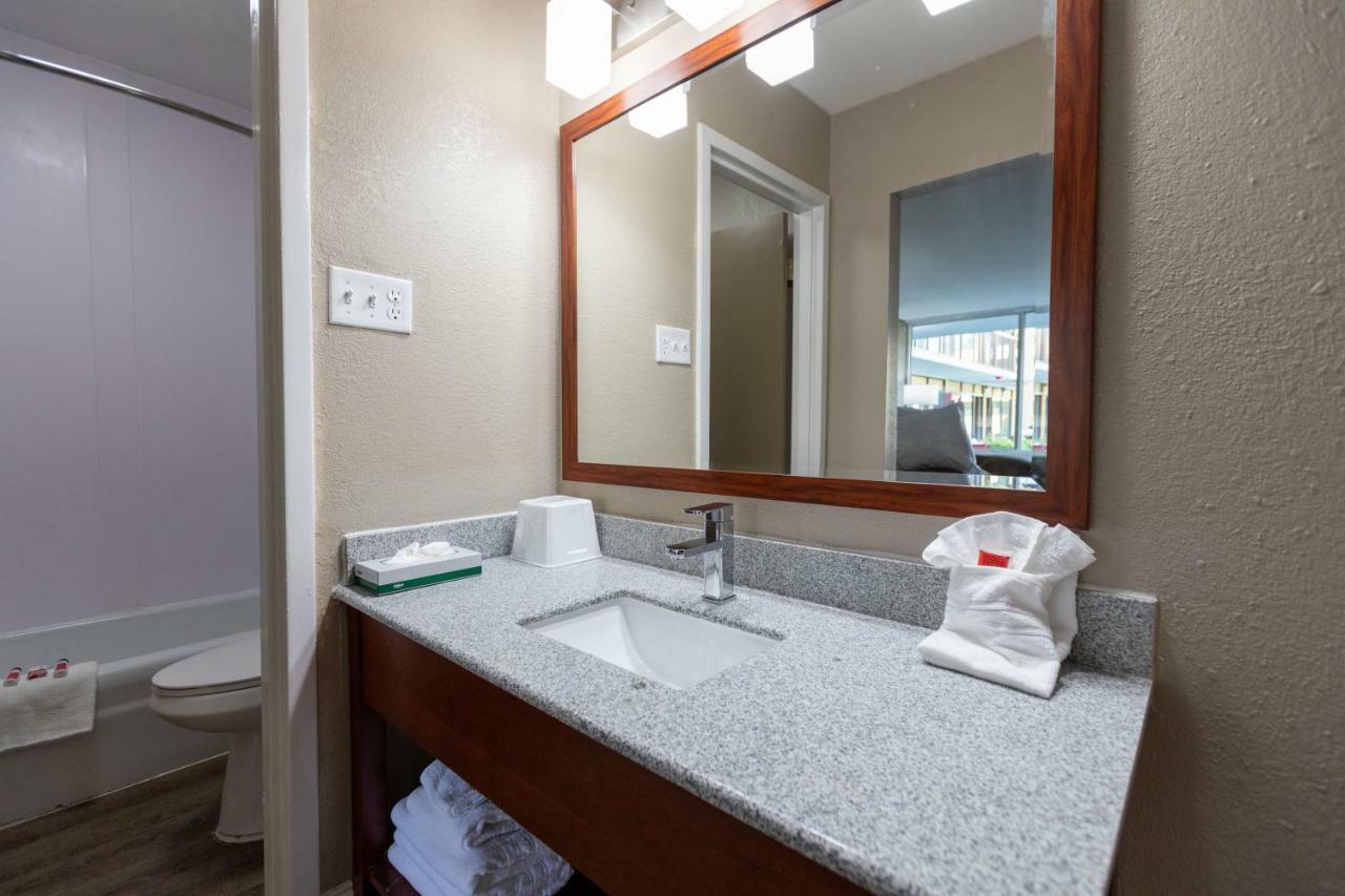 Super 8 By Wyndham Goldsboro Motel Exterior foto