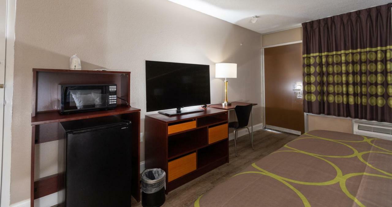Super 8 By Wyndham Goldsboro Motel Exterior foto